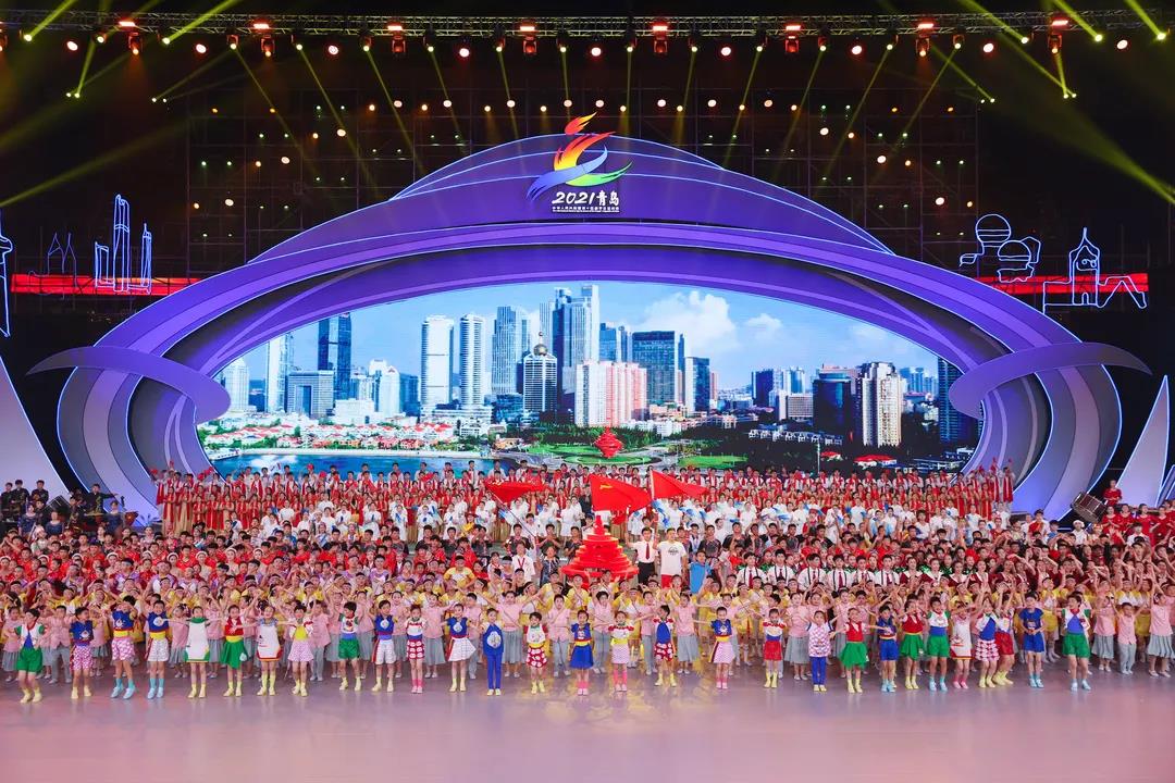 郑宏范参加第十四届全国学生运动会开幕式并看望内蒙古参赛运动员